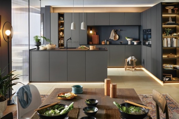 Schüller surperforme wie üblich, as usual, et comme d’habitude